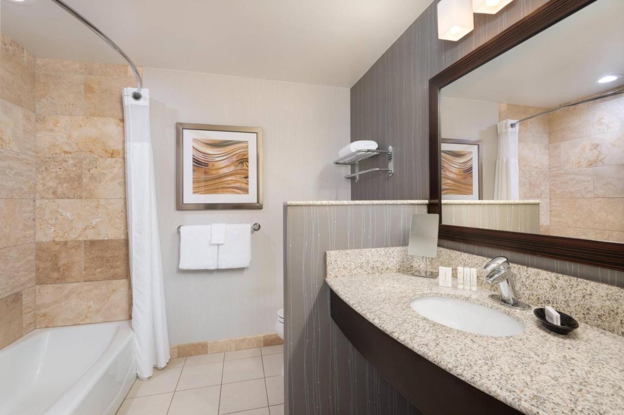 Courtyard By Marriott Pittsburgh Washington Meadow Lands Hotel Exterior photo