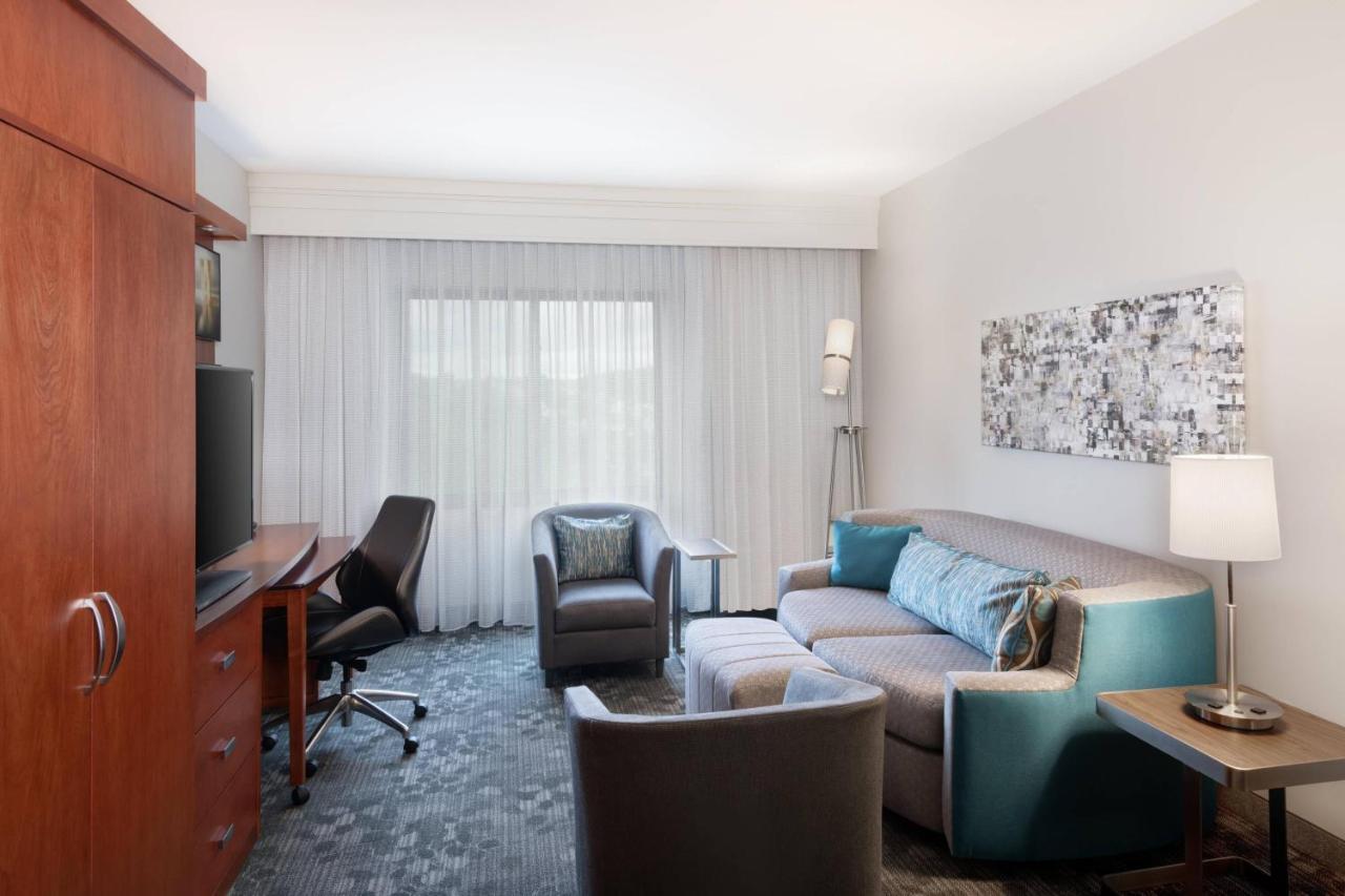 Courtyard By Marriott Pittsburgh Washington Meadow Lands Hotel Exterior photo