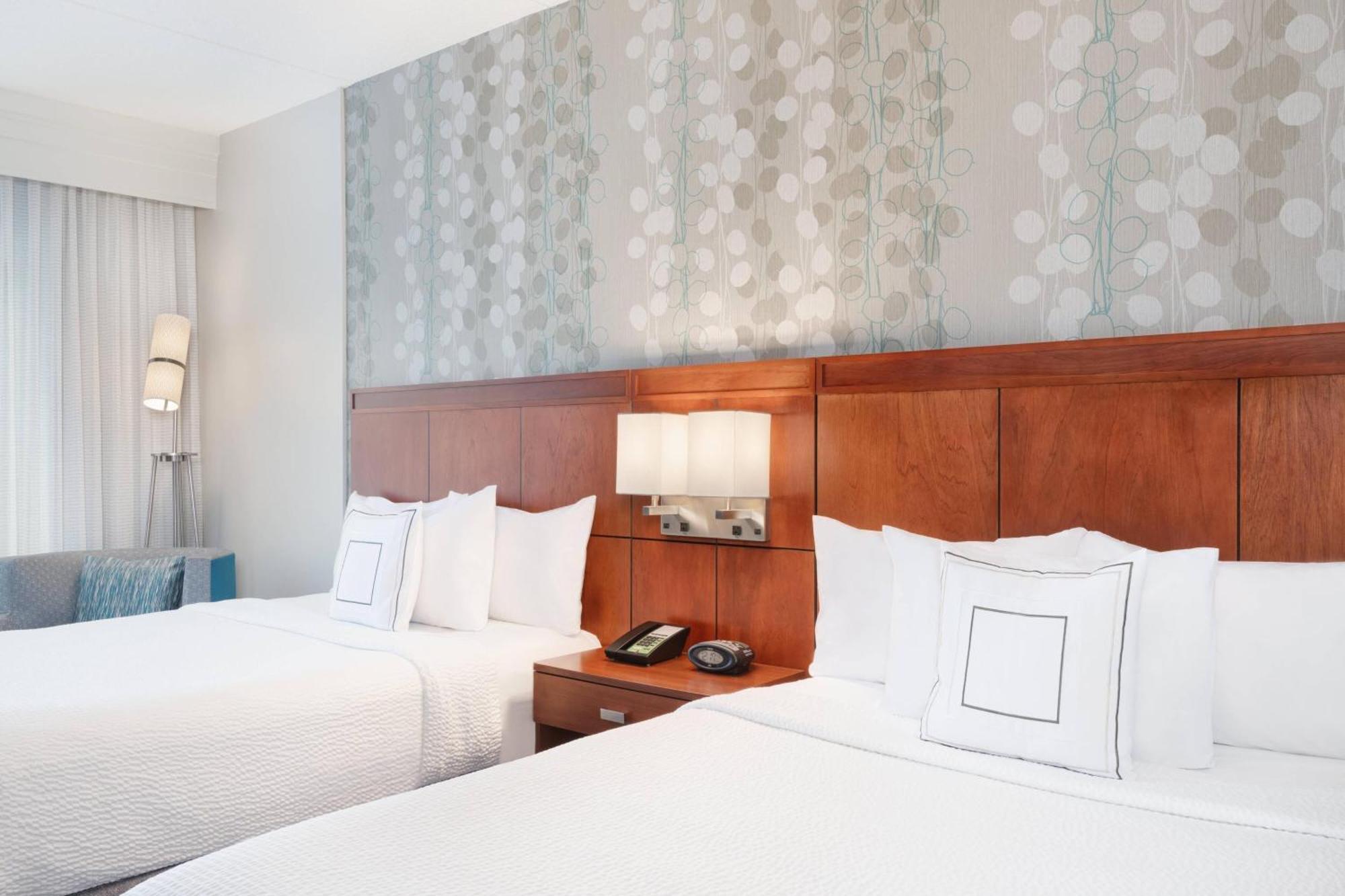 Courtyard By Marriott Pittsburgh Washington Meadow Lands Hotel Exterior photo