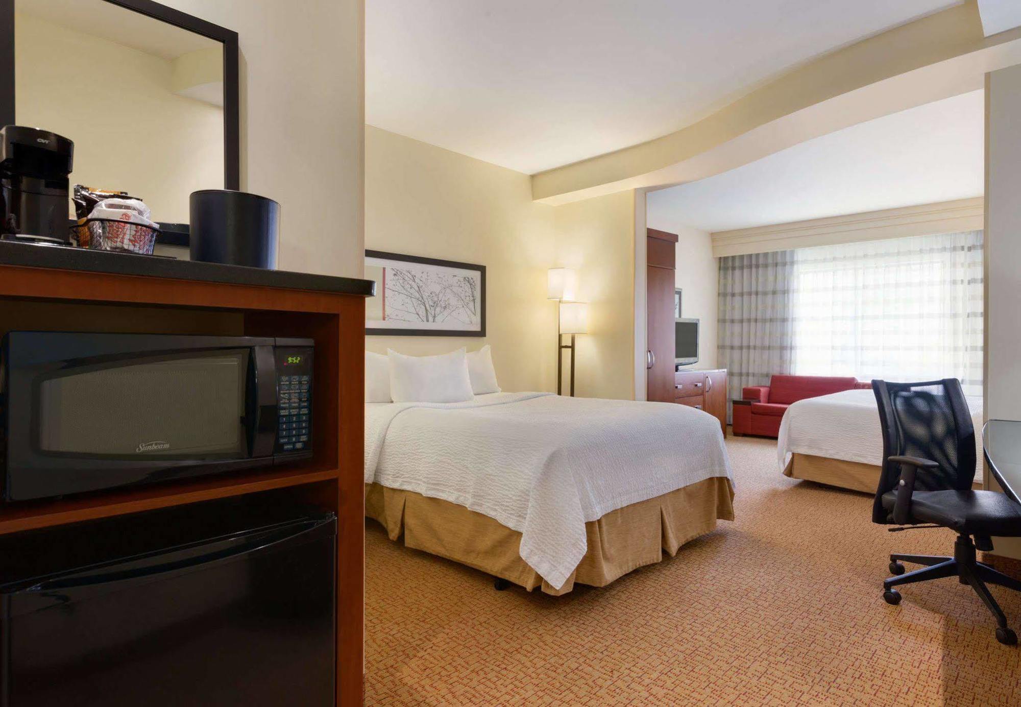 Courtyard By Marriott Pittsburgh Washington Meadow Lands Hotel Exterior photo