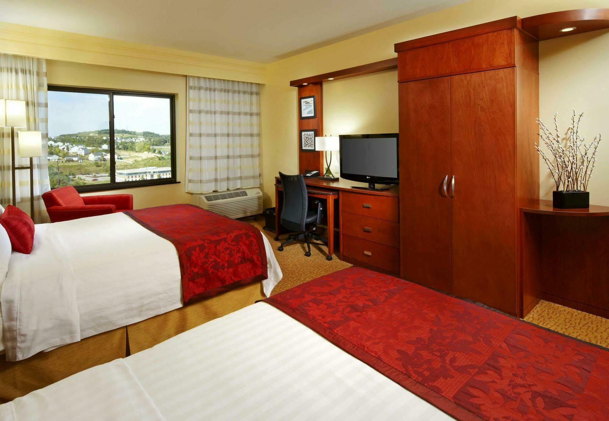 Courtyard By Marriott Pittsburgh Washington Meadow Lands Hotel Exterior photo